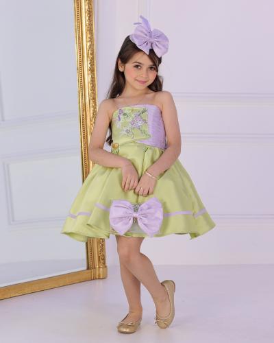 فستان بلون التفاحي