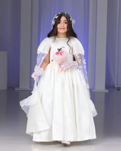 فستان ابيض طبقتين