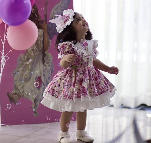 فستان باللون زاهيه