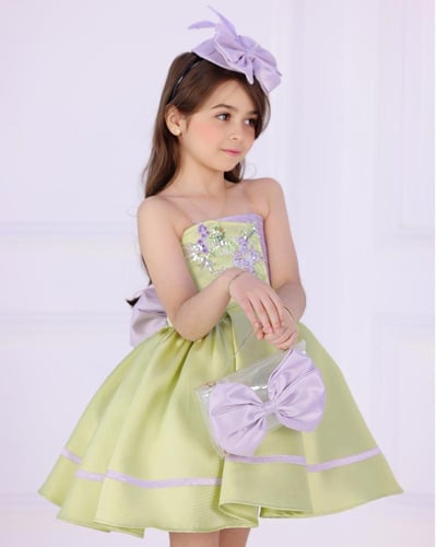 فستان بلون التفاحي