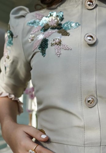 فستان فستقي مطرز