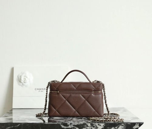 VANITY WITH CHAIN