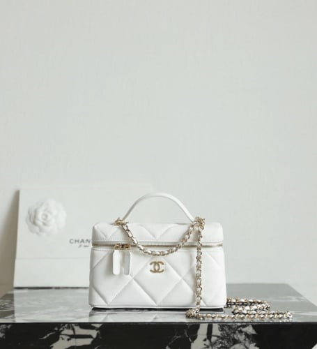 VANITY WITH CHAIN