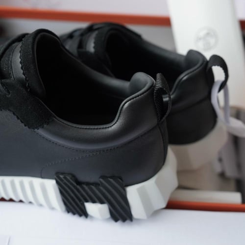 Bouncing sneaker