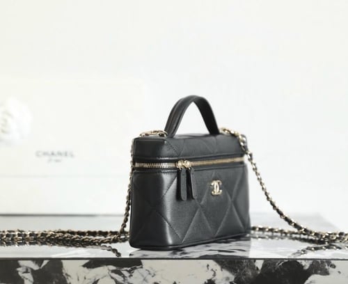 VANITY WITH CHAIN