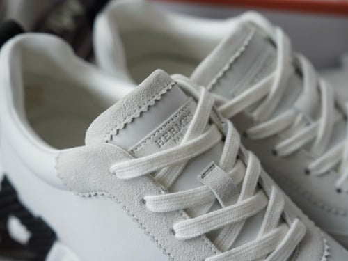 Bouncing sneaker