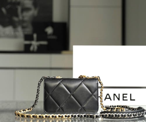 CHANEL 19 WALLET ON CHAIN