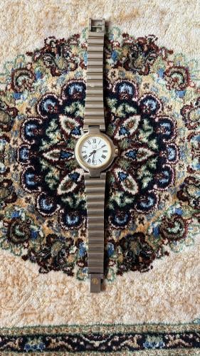 ساعة - دنهل صغيرة بيضاء