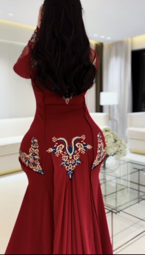 فستان سترتش كريب اللون احمر