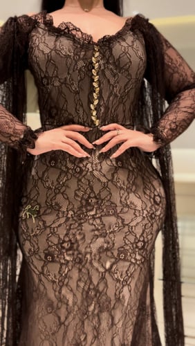 فستان دانتيل بني البطانه سترتش كرستال