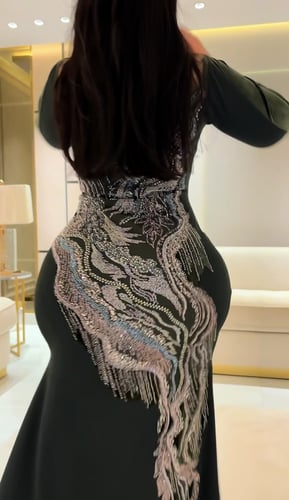 فستان سترتش كريب تدخيلات مخمل اللون زيتي