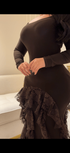 فستان سترتش بني بدانتيل