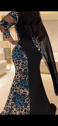 فستان سترتش سادة مع مشجر بكم شيفون