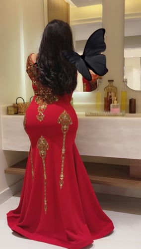 فستان سترتش كريب تطريز مع كرستال اللون احمر