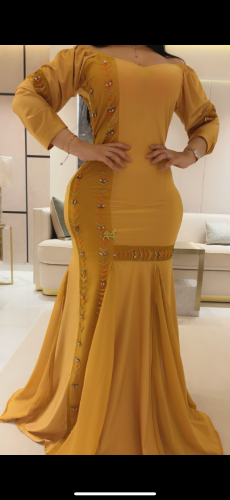 فستان سهره بقماش سترتش خفيف مزين بالتطريز والكرستا...