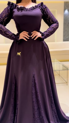 فستان سترتش كريب كلوش مع دانتيل ليلكي غامق