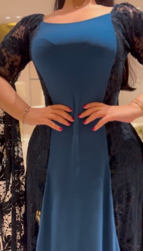 فستان سترتش كلوش مع تل اللون تركواز