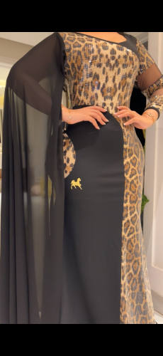 فستان تايقر مع سترتش خفيف تصميم حديث