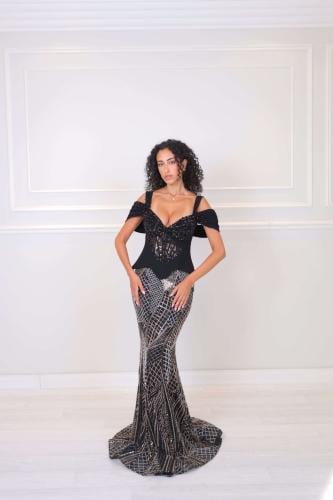 فستان سهرة أسود مطرز بتصميم ميرميد راقي