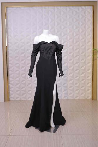 فستان سهرة أسود أوف شولدر بكسرات ناعمة