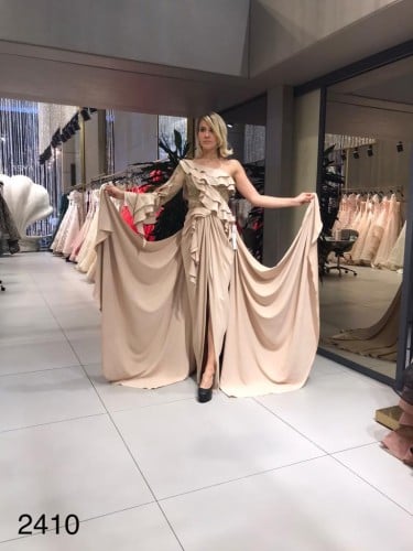 فستان بيج طويل ملكي