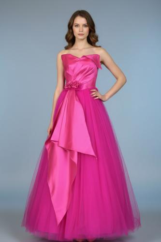 فستان سهرة وردي فوشي بتصميم ملكي فاخر