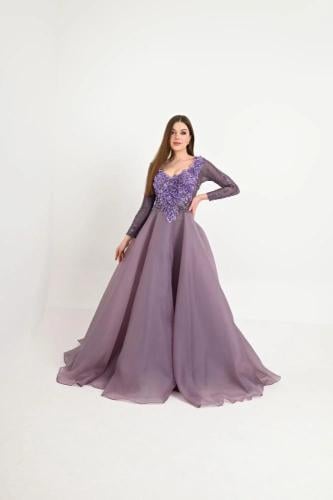 فستان سهرة موف مزخرف بتطريز أنيق