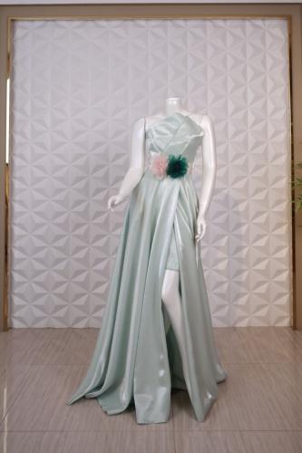 فستان سهرة أخضر فاتح مزين بالورود