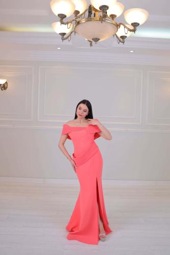 فستان سهرة باللون الكورال أوف شولدر