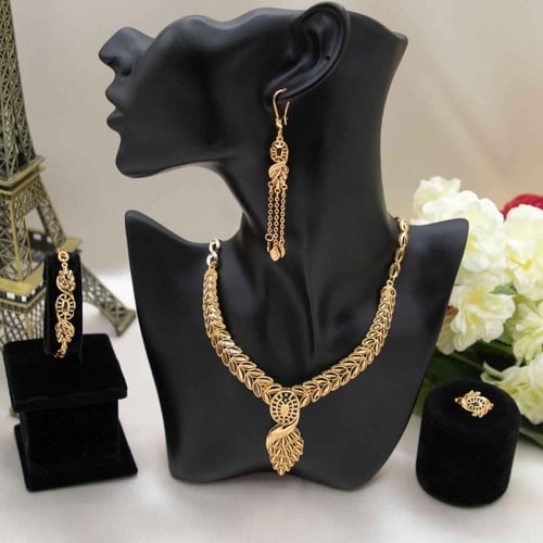 طقم الحسناء