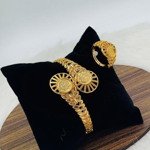 اساور مع خاتم