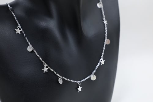 قلادة النجوم فضي