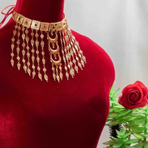 مزنط الهلال مع فصوص ملونة