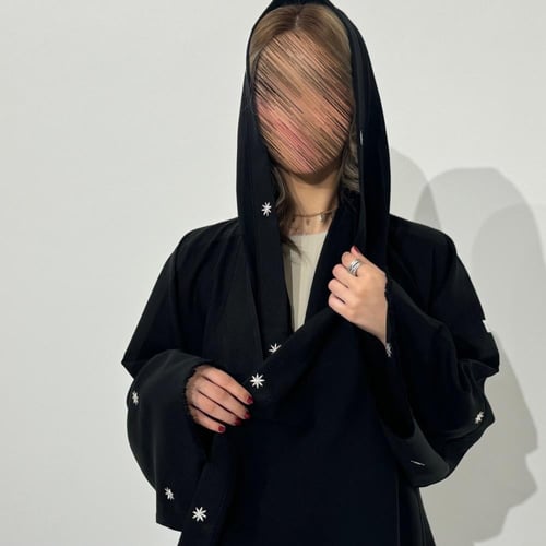 كتان مع اكمام مطرزه وهدب