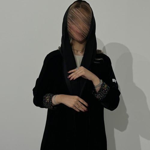 مخمل مع اكمام سواره ملونه