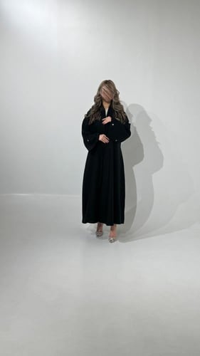 كتان مع اكمام مطرزه وهدب