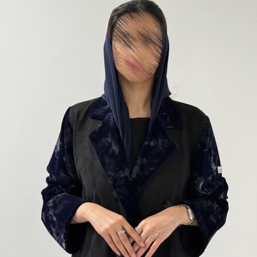 بليزر شامواه اسود مع أكمام مخمل كحلي