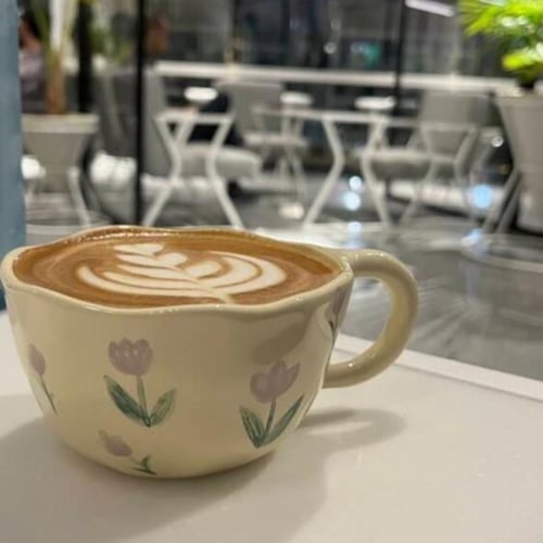 كوب خزفي بورود