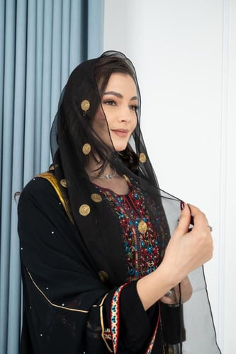 طرحة تل منثور تطريز ذهبي خفيف