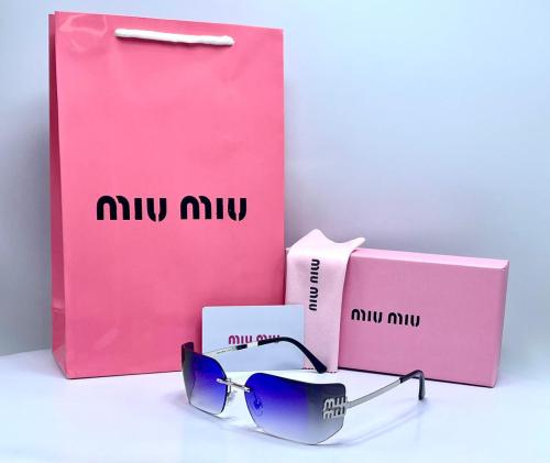 نظارة ماركة miu miu
