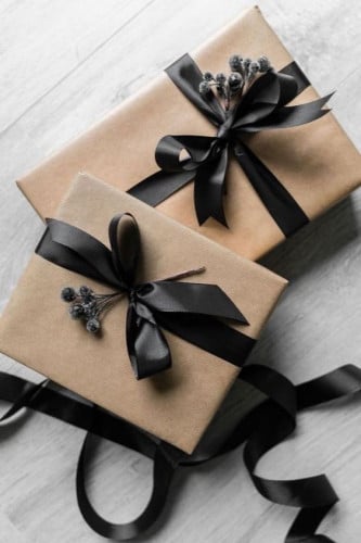 تغليف كهدية اي منتج والكتابه عليه