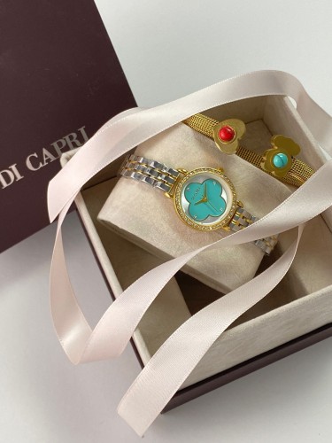 طقم نسائي ماركة دي كابري فخم