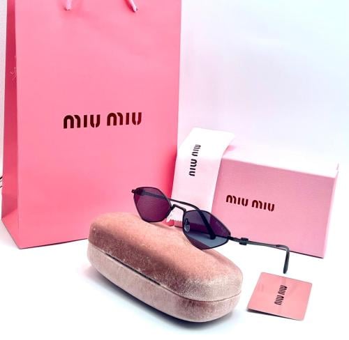 نظارة ماركة miu miu