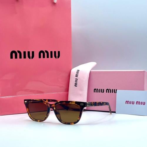 نظارة ماركة miu miu