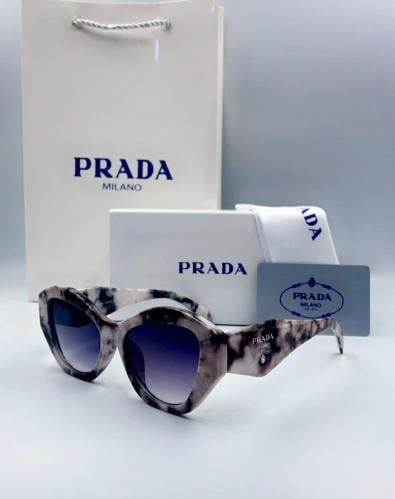 نظارة ماركة برادا