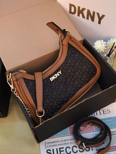 شنطة نسائية DKNY