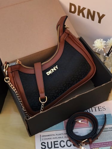 شنطة نسائية DKNY