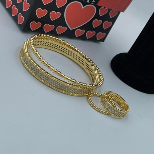 سواره وخاتم كريستال ذهبي