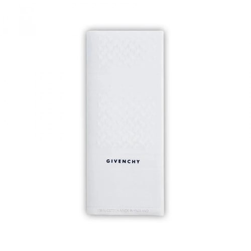 عرض 3 أشمغة جيفنشي 2023