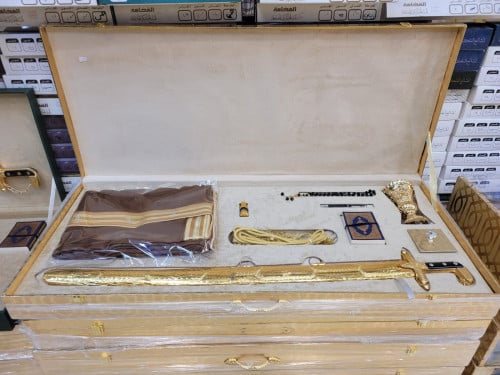 اهدي من تحب الطقم كما موضح في الصوره